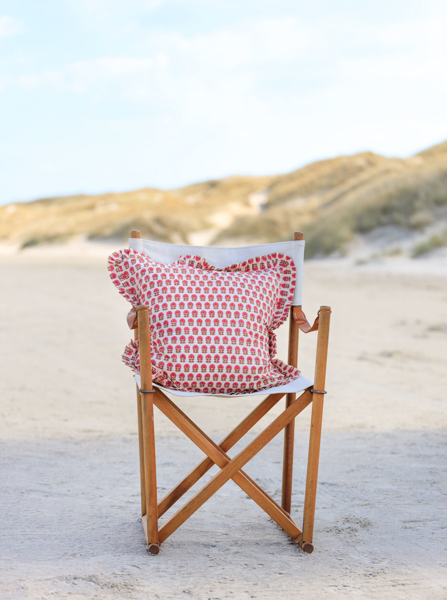 BCFLORA CUSHION COVER WITH FRILL - Bouquet Pink - Black Colour